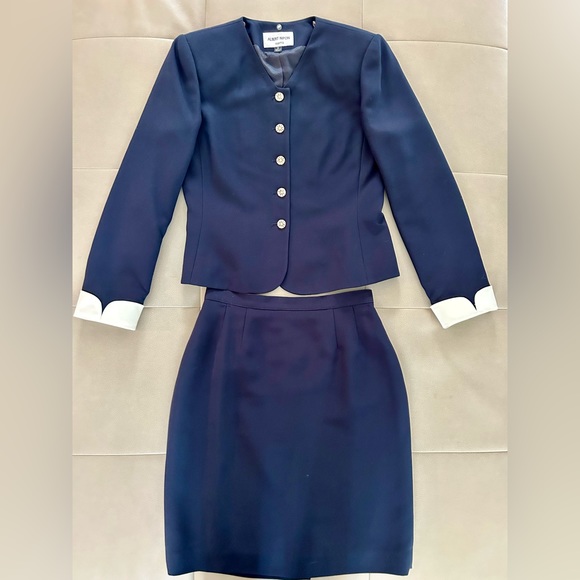 Albert Nipon Vintage Navy Suit - Picture 2 of 9